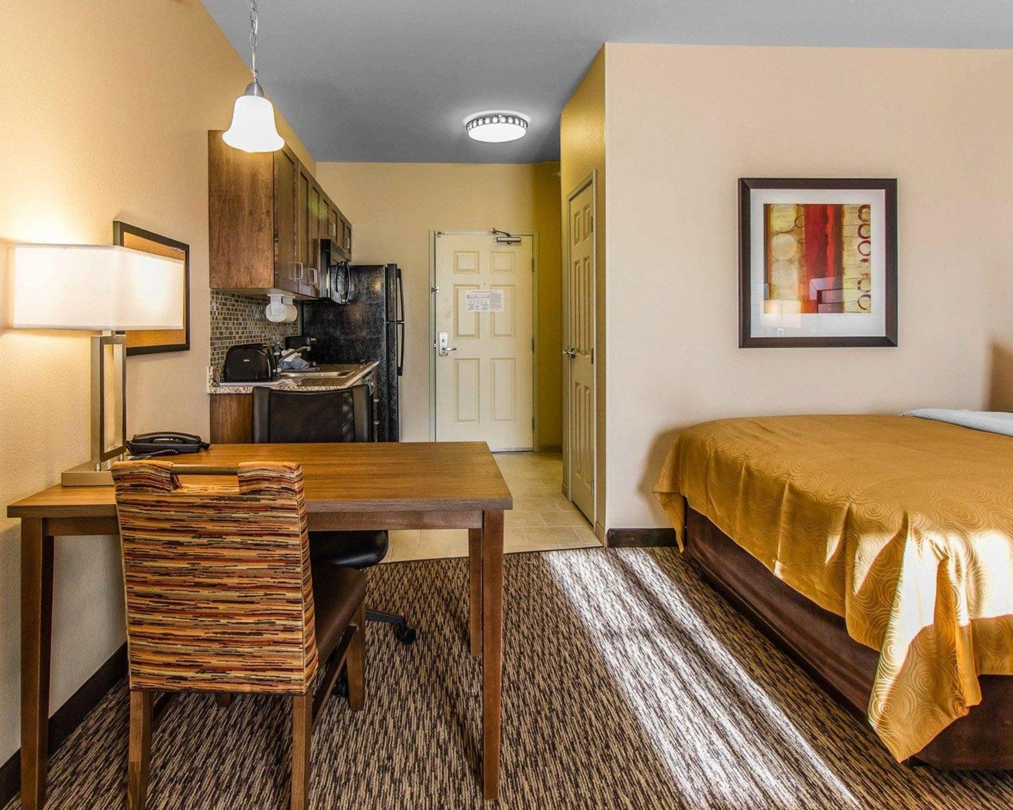 Mainstay Suites Watford City - Event Center Eksteriør billede